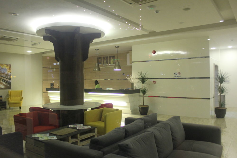 The Inn Bintulu Buitenkant foto