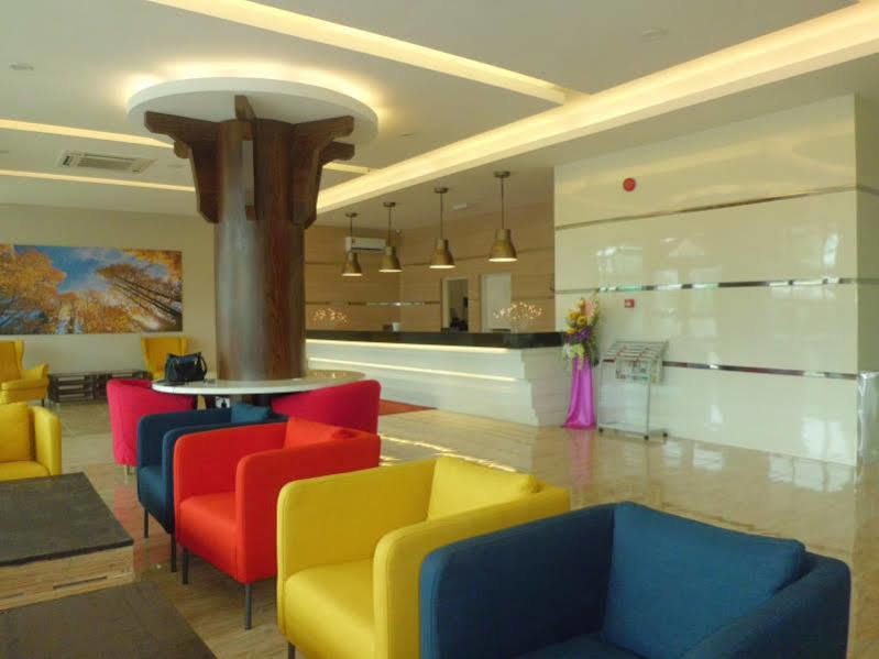 The Inn Bintulu Buitenkant foto