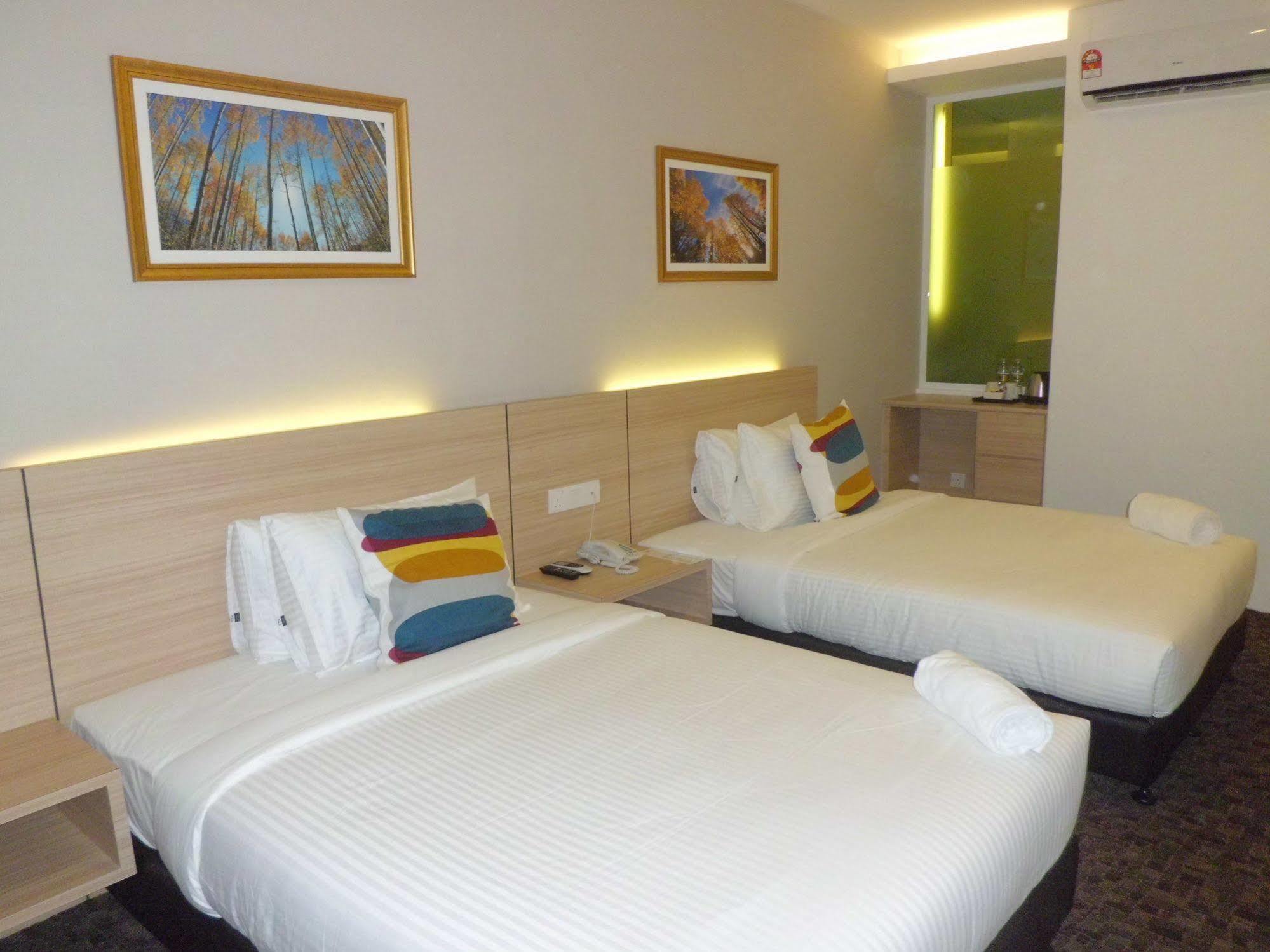 The Inn Bintulu Buitenkant foto