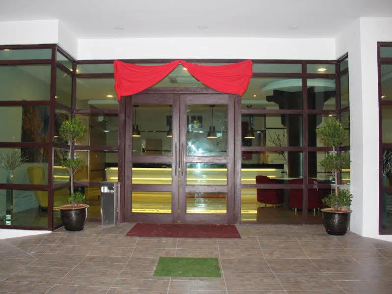 The Inn Bintulu Buitenkant foto